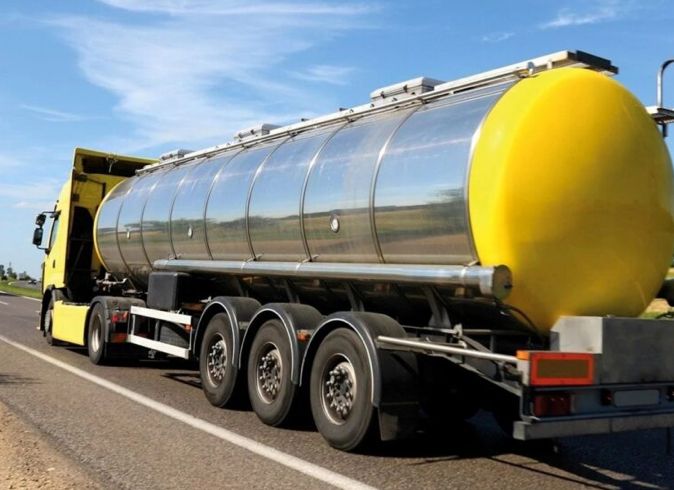 Україна та Польща домовилися про бездозвільний проїзд бензовозів