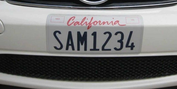 У Каліфорнії автомобільні номери замінять наклейками