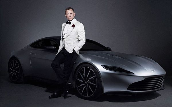 Джеймс Бонд выставил на аукцион свой Aston Martin (ФОТО)