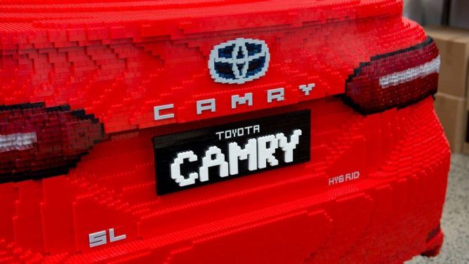 Австралийцы собрали копию Toyota Camry из 500 тысяч кубиков LEGO (ФОТО)