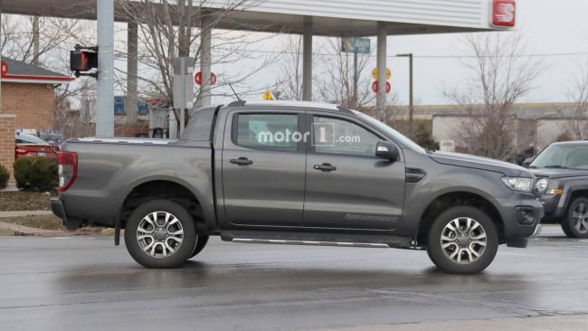 Ford продемонстрировал новый пикап Ranger Raptor на тестовых испытаниях (ФОТО)