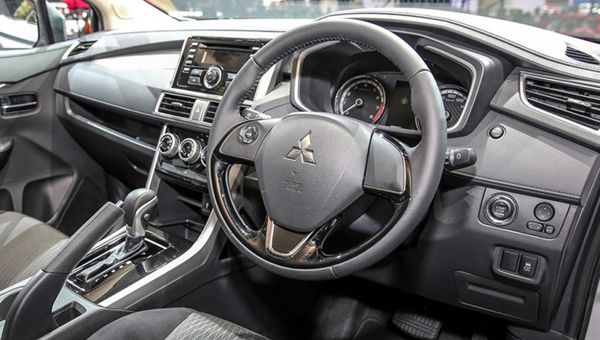 «Внедорожный» Mitsubishi Xpander сместил с насиженного места Toyota Avanza (ФОТО)