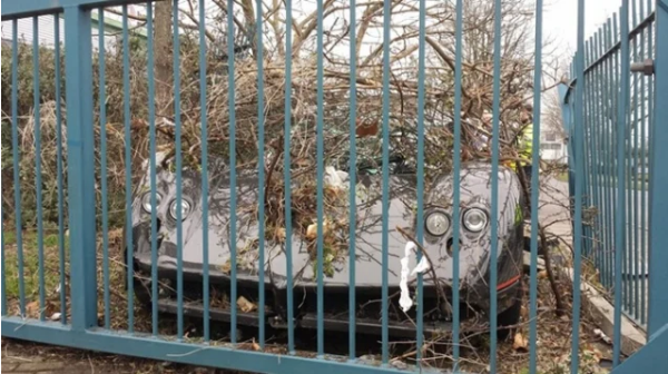 В Лондоне разбили уникальный спорткар за миллион евро (ФОТО)