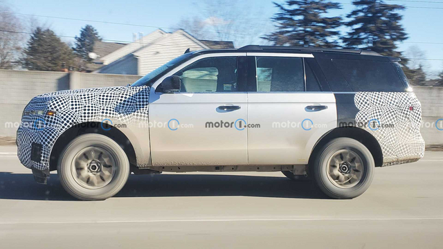 На дорогах замечен прототип обновленного внедорожника Ford Expedition 2022 года