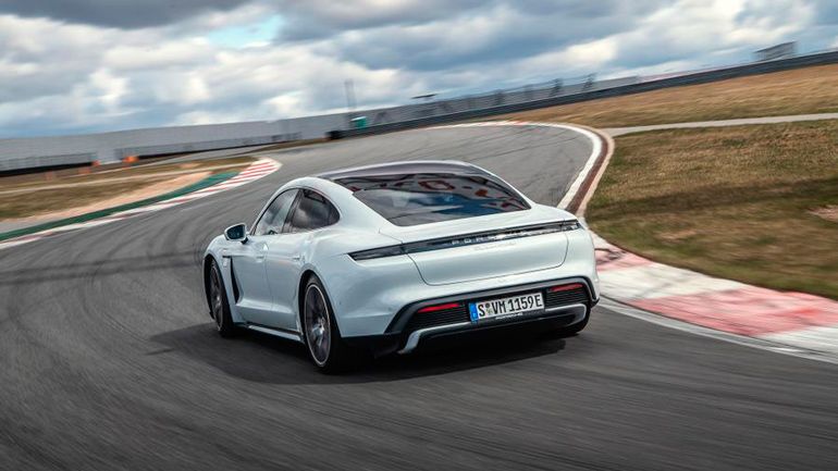 Porsche отзывает с рынка Китая импортные автомобили Panamera и Taycan