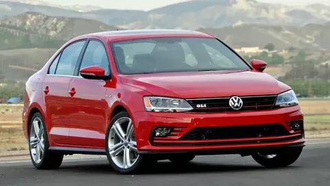 Обновленный Volkswagen Jetta GLI впервые замечен на тестах