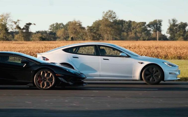 Tesla Model S Plaid поганялася із суперкаром Lamborghini Aventador SVJ (ВІДЕО)