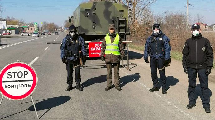 В Україні знову почали встановлювати блокпости на дорогах