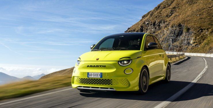 Fiat показав яскравий електричний спорткар для молоді (ВІДЕО)