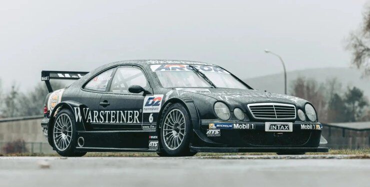 На продаж виставлений один із восьми гоночних Mercedes CLK DTM