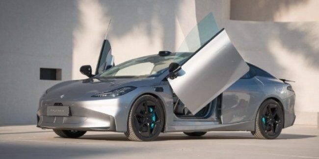Китайці представили стильний електромобіль з дверима як у Lamborghini