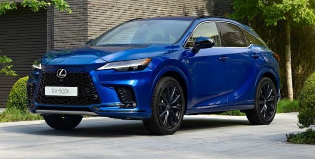 Lexus привезе в Україну два нові кросовери