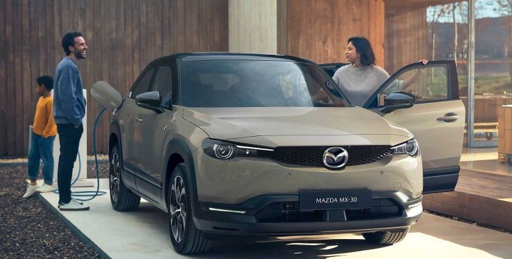 Mazda показала недорогий гібридний кросовер із витратою палива 1 літр на 100 км