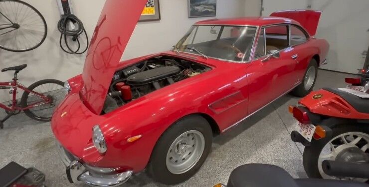 Раритетний суперкар Ferrari за $200 000 роками припадав пилом в покинутому гаражі (ВІДЕО)