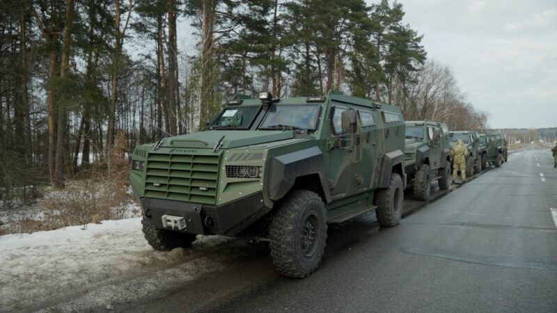 Українські прикордонники отримали канадські бойові броньовані автомобілі Roshel