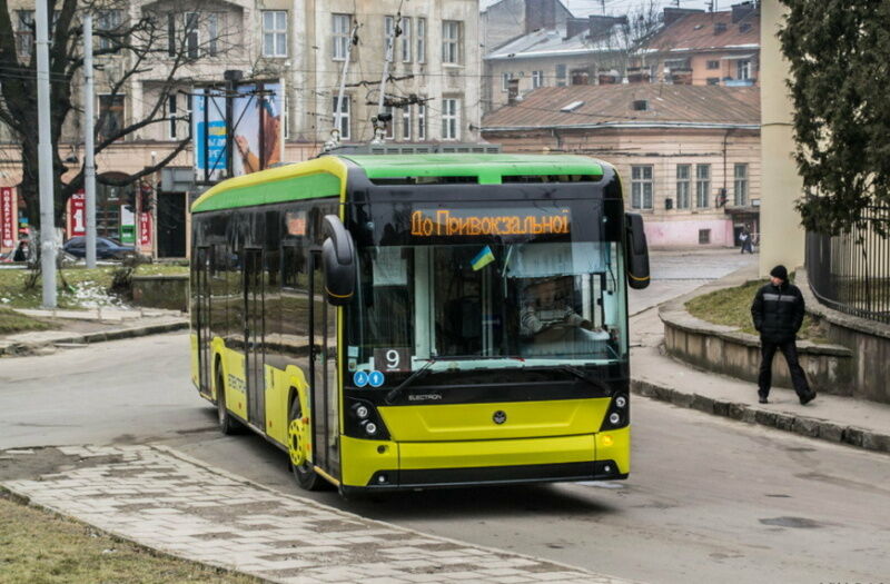 Новий львівський автономний тролейбус виїхав на тестовий маршрут