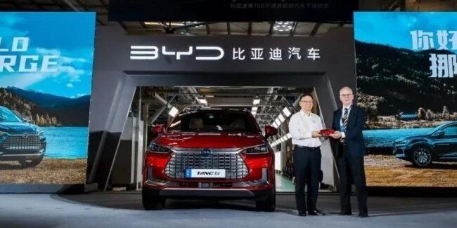 Автомобільний гігант BYD став лідером з продажу гібрідів та електромобілів