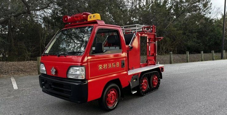 В мережі показали, який вигляд має найменше пожежне авто у світі (ВІДЕО)