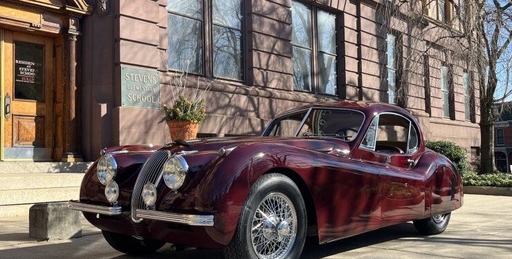 На аукціон виставили раритетне 72-річне купе Jaguar