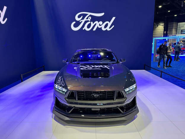 Представлений суперкар Ford Mustang Dark Horse