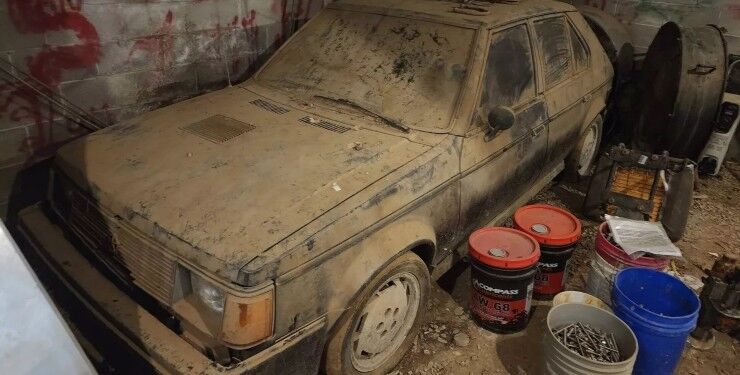 Рідкісний американський автомобіль 15 років простояв занедбаним у гаражі