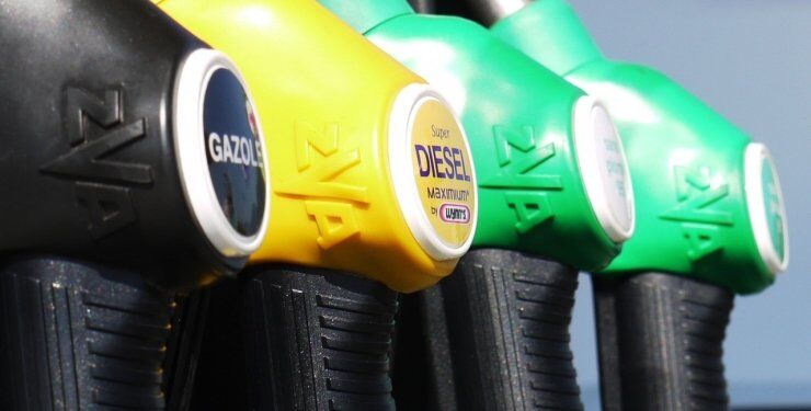 В Україні сильно подешевшали бензин і дизель