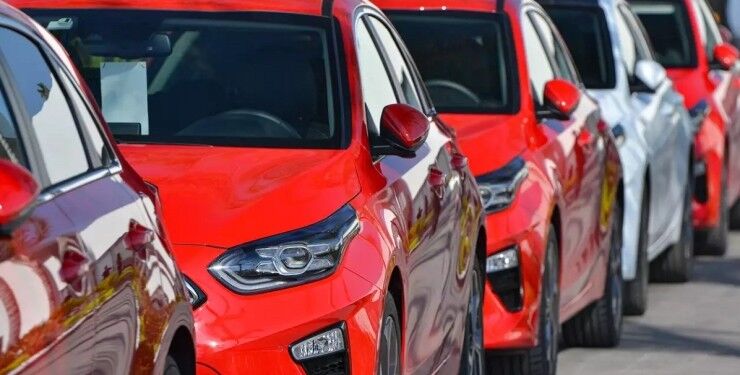 Авторинок України продовжив стрімке падіння