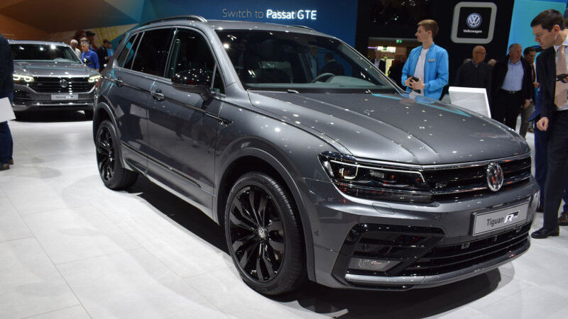 Кросовер Volkswagen Tiguan став дуже чорним