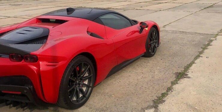В Україні помітили флагманський суперкар Ferrari потужністю 1000 сил