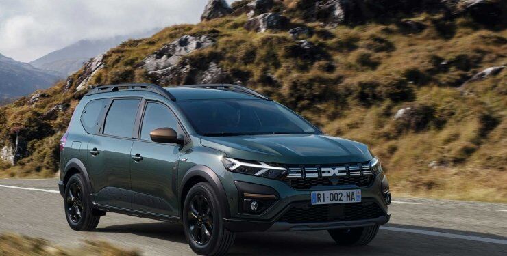 Бюджетний сімейний кросовер від Renault перетворили на практичний будинок на колесах