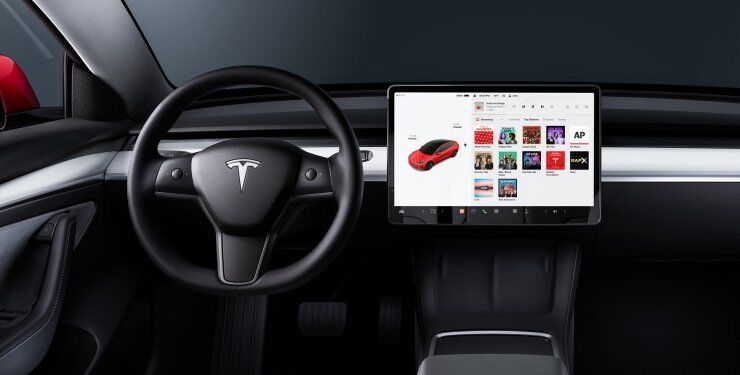 Хакери зламали Tesla Model 3 менш ніж за дві хвилини