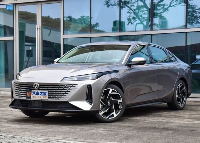 Китайський седан Changan Yida виходить на ринок