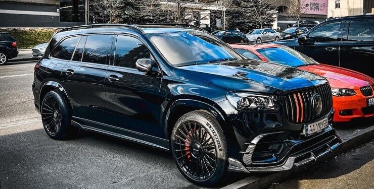 У Києві помітили дуже рідкісний та потужний кросовер Mercedes Brabus