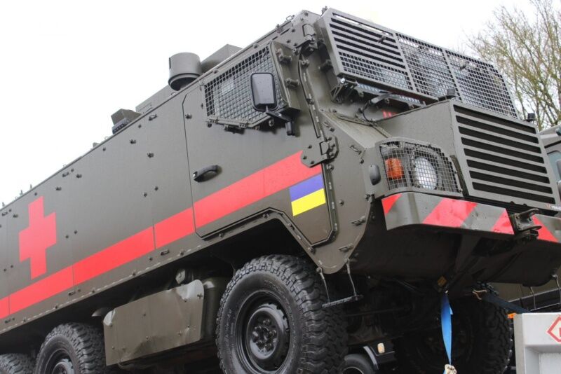 Україна отримала партію броньованих машин швидкої допомоги