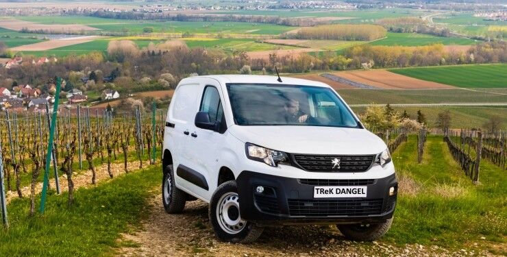 Citroen, Opel та Peugeot показали комерційні електромобілі підвищеної прохідності