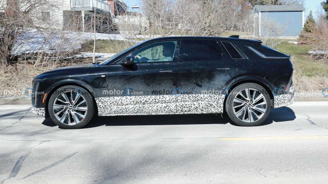 Оновлений кросовер Cadillac Lyriq помітили на тестах