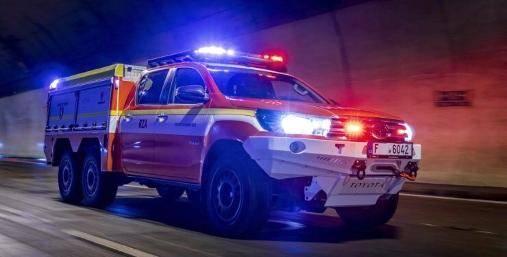 Пікап Toyota перетворили на інноваційне пожежне авто для гасіння електрокарів