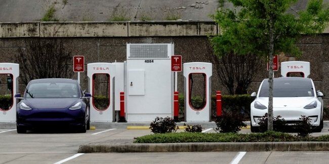 Tesla продовжує знижувати ціни на електромобілі