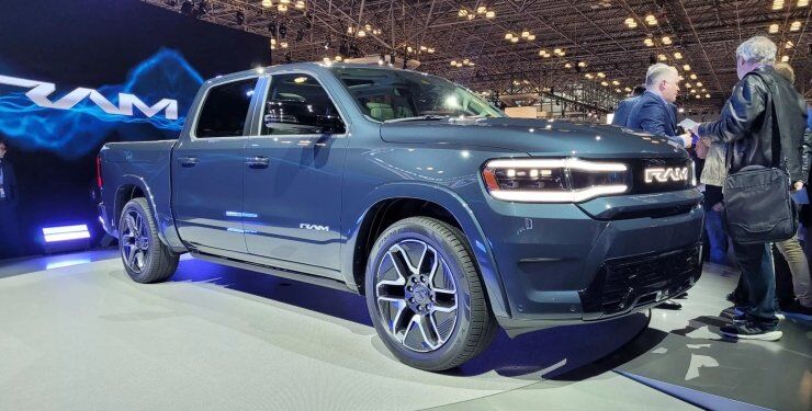 У США показали конкурента Tesla Cybertruck