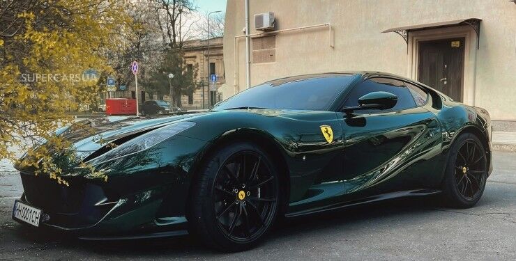 В Україні помітили надшвидкісний суперкар Ferrari