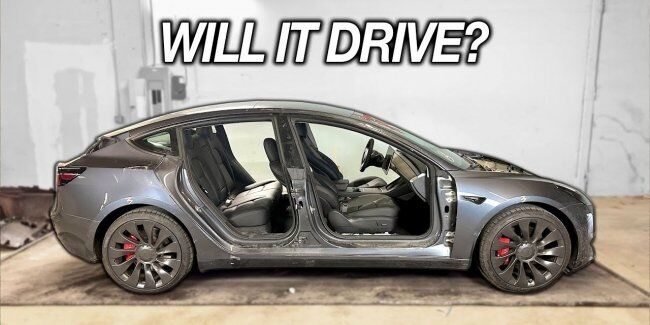 Електроніка Tesla Model3 дозволяє їздити без дверей та багажника (ВІДЕО)
