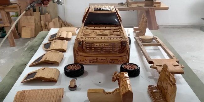 Ентузіаст створив копію пікапа GMC Sierra Denali з дерева (ВІДЕО)