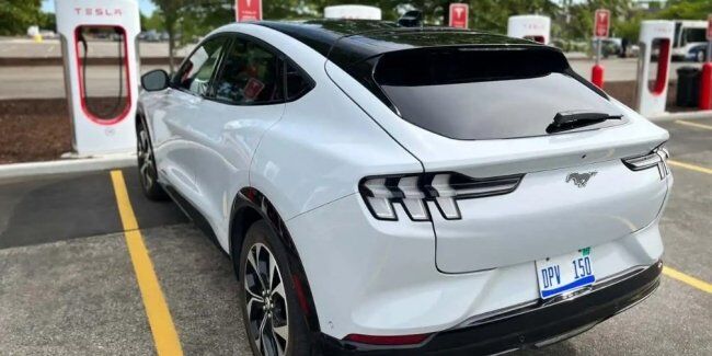 Компанії Ford та Tesla оголосили про співпрацю