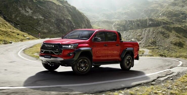 На українському ринку з'явився екстремальний пікап Toyota для бездоріжжя