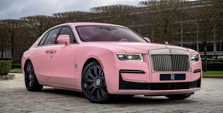 Rolls-Royce представили унікальний Ghost рожевого кольору
