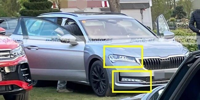 Skoda Superb Combi в кузові універсал спіймали без камуфляжу