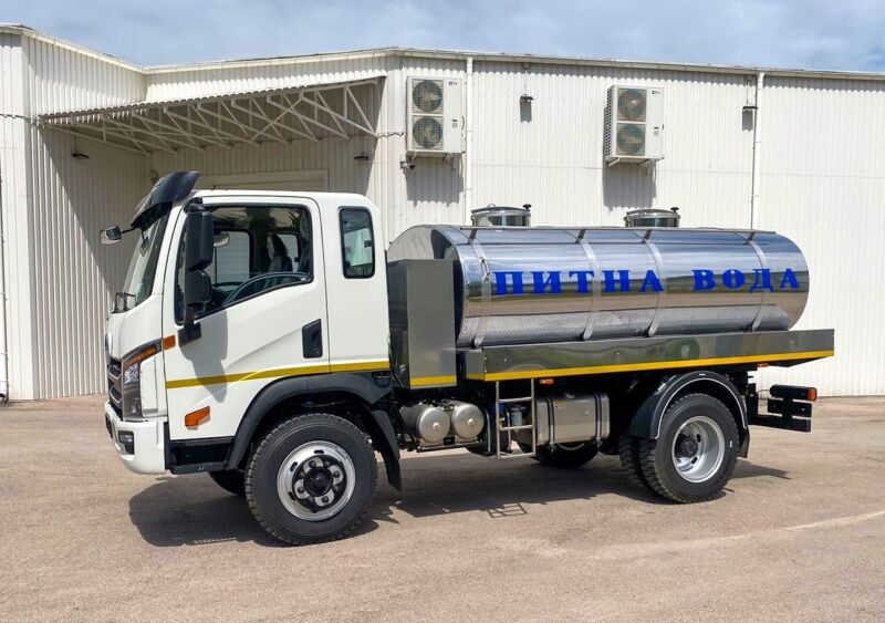 Український виробник випустив сучасну автоцистерну для доставки води