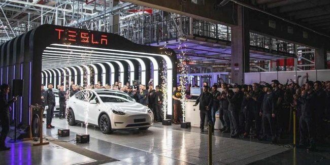 Завод Tesla розпочав виробництво кросоверів Model Y з літій-залізо-фосфатними акумуляторами