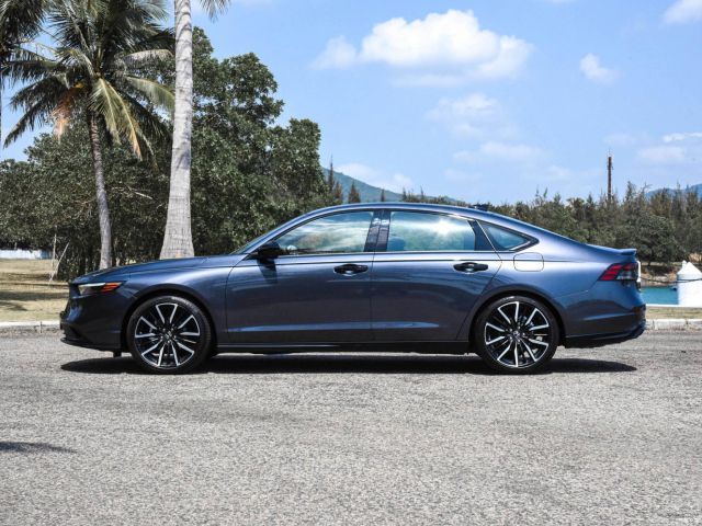 Знаменитий седан Honda Accord знову змінив покоління
