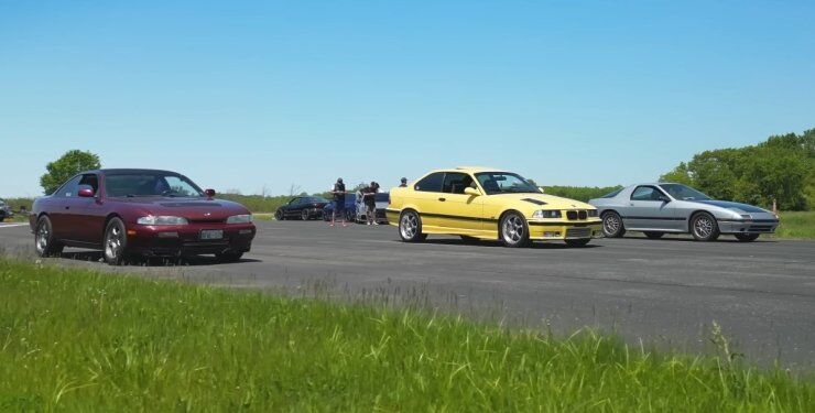Старі спорткари BMW, Mazda та Nissan порівняли у заїзді по прямій (ВІДЕО)